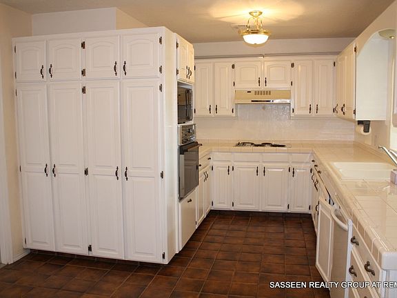 5th image of 601 NW Waterford Dr