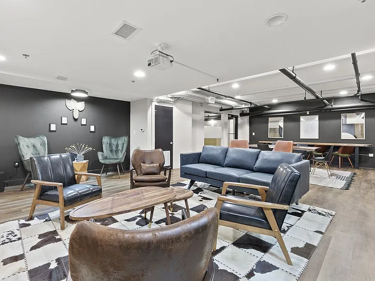 Perry Street Lofts — Photo 19