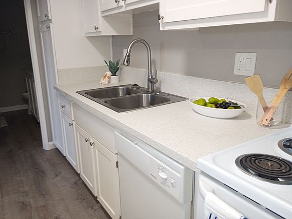 3rd image of 6424 Casada Way #9