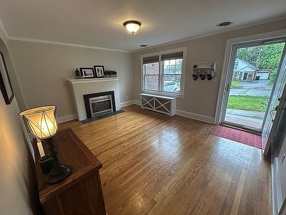 3rd image of 24 Centerview Dr