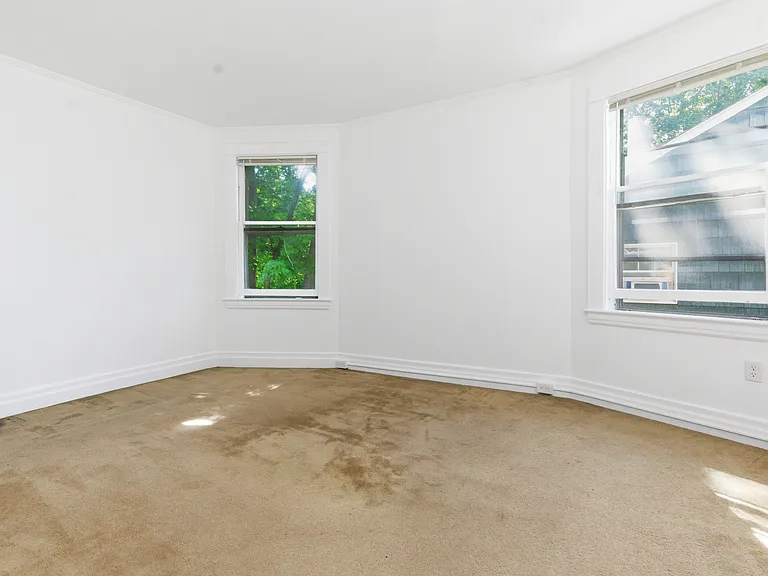 82 Quinby Ave — Photo 6