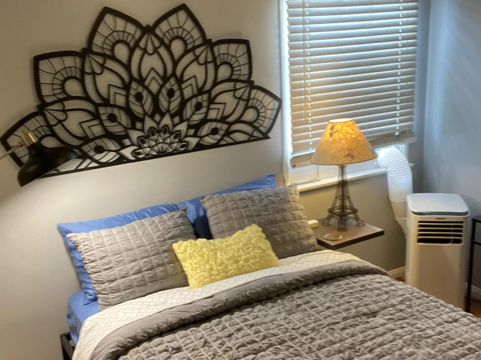2 bed, 3.0 bath, 1200 sqft, $1,568 — Photo 3