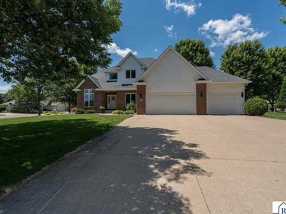 3rd image of 2021 Howard Dr