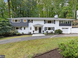 6425 Lakeview Dr, Falls Church, VA 22041