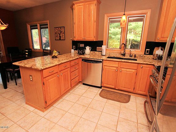4th image of 4414 E 40th St