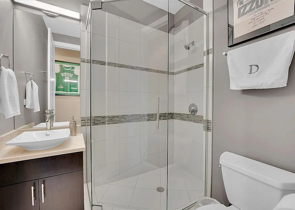 1st image of 1021 N Wood St APT 2