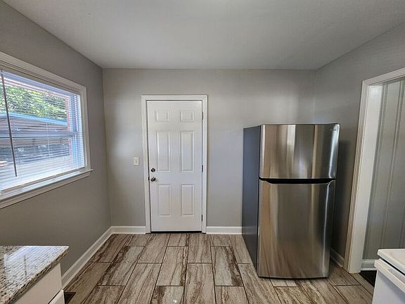 4th image of 125 Glen Iris Dr