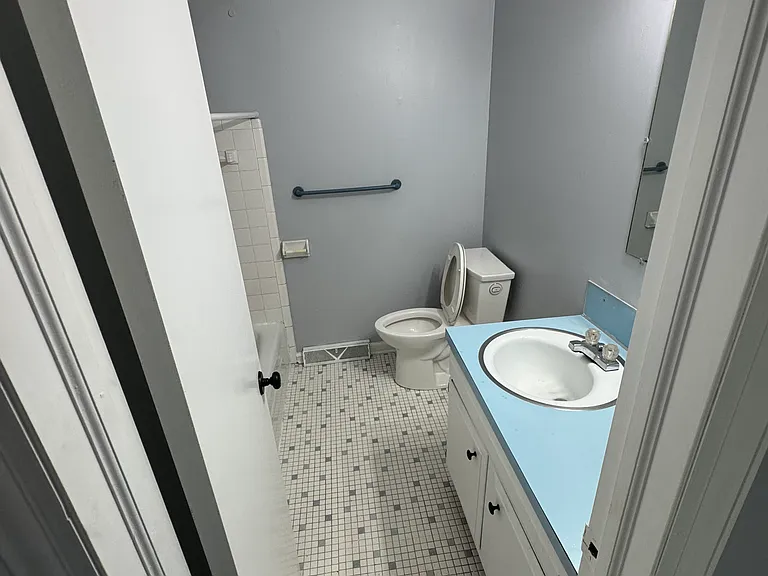 5893-95 Crestmoor Dr S #5895 — Photo 6