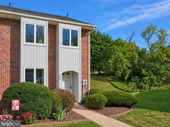 12 Lenape Ln, Douglassville, PA 19518