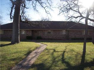 221 Quail Run Dr, Fredericksburg, TX 78624