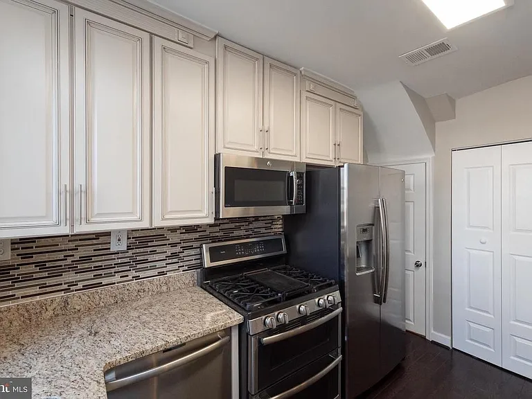 465 Luray Pl NW — Photo 23