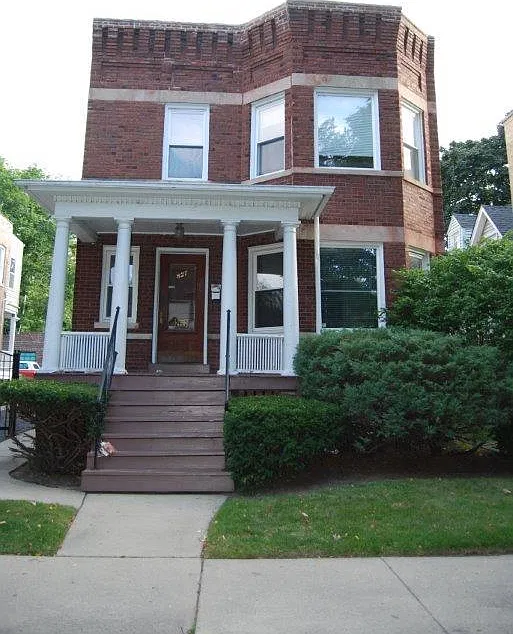 Two Great Apartments 6 Bed / 2 Bath Near Northwestern University — Photo 1