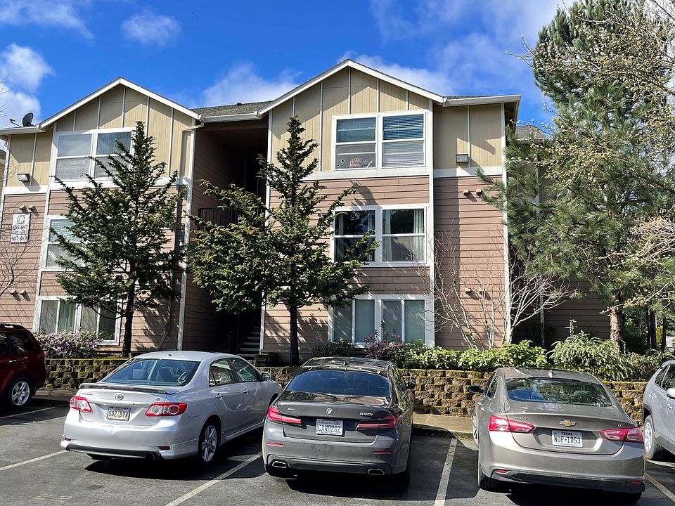 3 Bd 2Ba all on 1-level (2nd), end unit, surrounded by mature landscaping. Your parking spot is right outside the door.