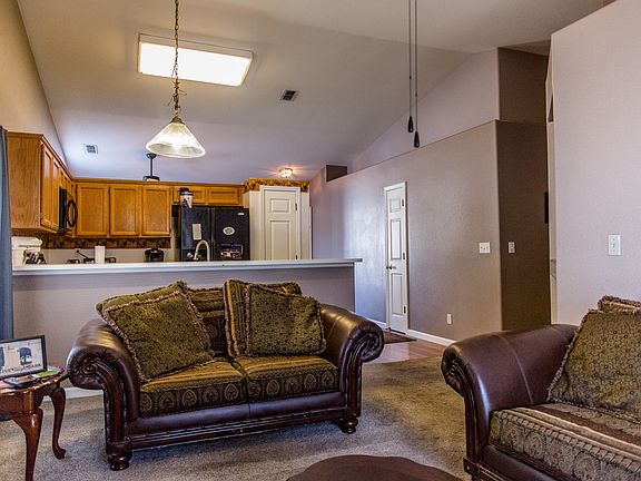 4th image of 740 Willow Lake Way