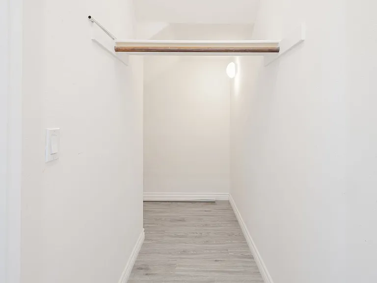 16220 Retreat Ct — Photo 27