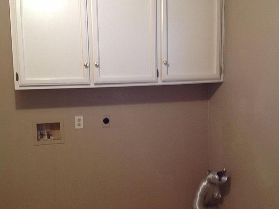 Utility rm with washer/dryer connections