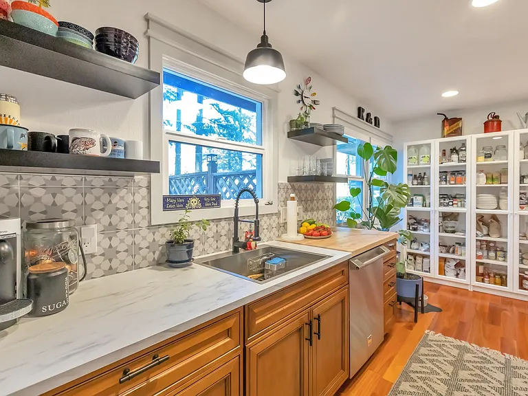 16417 Lake Forest Blvd — Photo 6