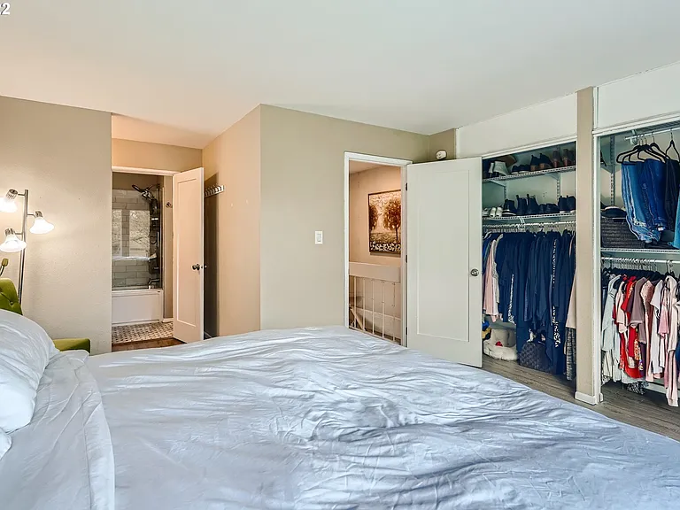 1614 NW Midlake Ln — Photo 13