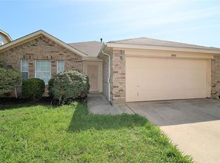 10901 Briaroaks Dr, Fort Worth, TX 76140