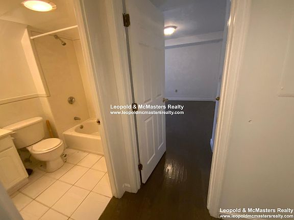 2nd image of 109 Queensberry St #B1