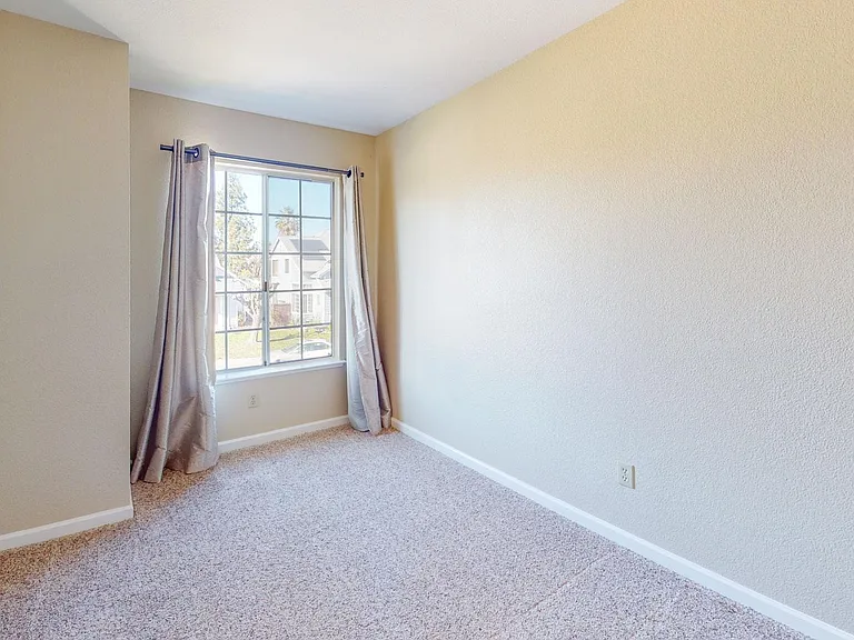 225 Leafwood Ct — Photo 14