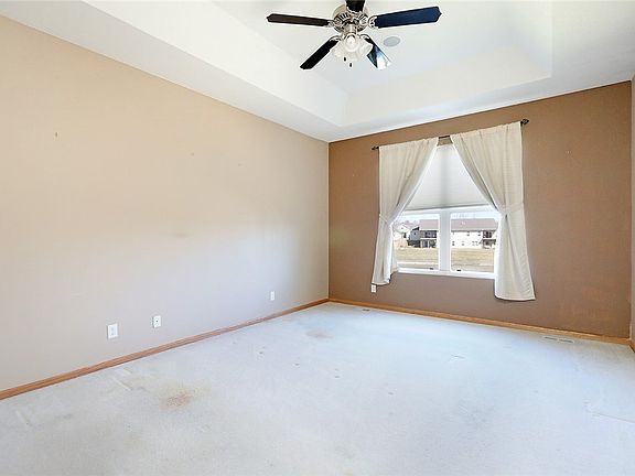 5th image of 505 W Trace Dr