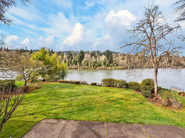 1645 SE Oak Shore Ln #1 — Photo 36