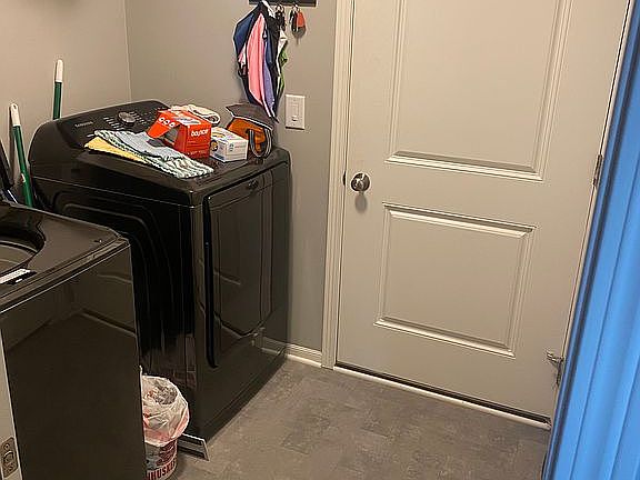 4th image of 2100 Parkview Dr