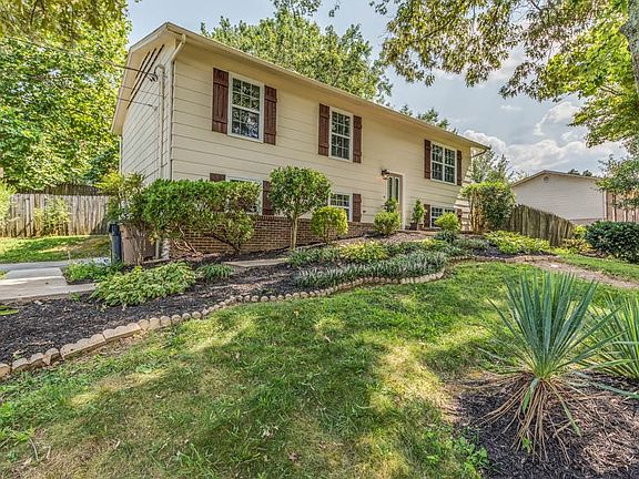 3rd image of 6408 Tewksbury Dr