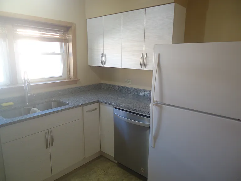 4950 Greenwood St — Photo 9