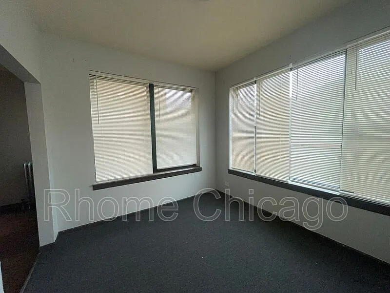 Building Photo - 7001 S Clyde Ave #2