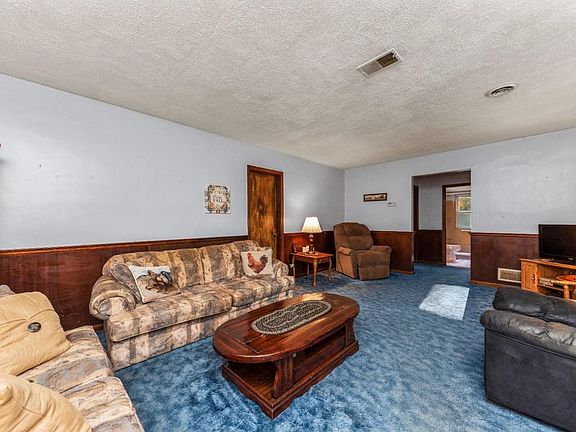 2nd image of 5881 Rose Ln
