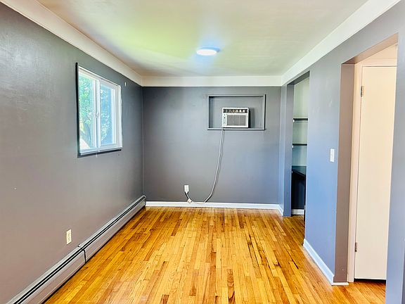 5th image of 14948 Chesterfield Ave