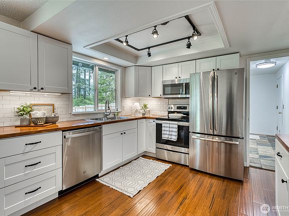4th image of 14122 97th Avenue NW