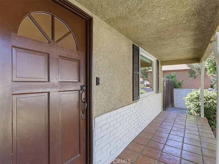 15460 Sylvan St — Photo 4