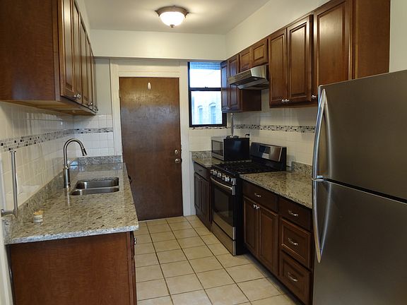 4th image of 5463 S Ingleside Ave APT 3W