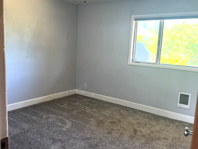 5230 NE Laurel Dr — Photo 13