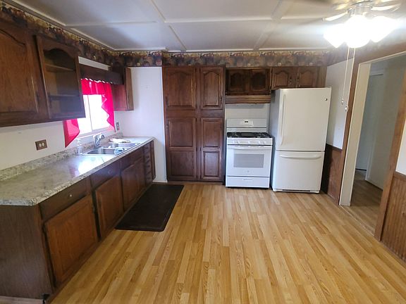 4th image of 616 32nd St