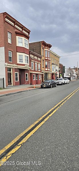 4th image of 252-254 Broadway