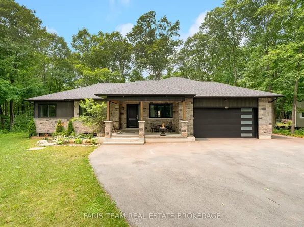 34 Oakwood Ave, Tiny, ON L9M 0J2