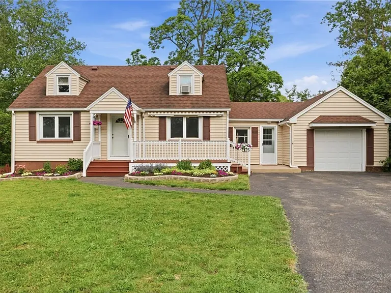 27 Pleasant View Dr — Photo 1