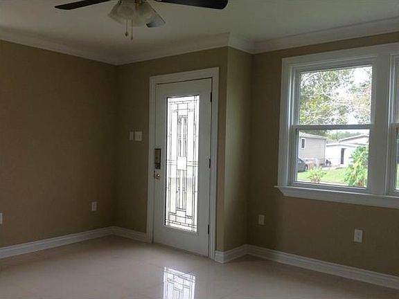 5th image of 2917 Lloyds Ave