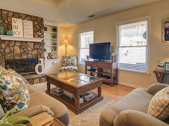 3rd image of 1045 Plantation Blvd SE