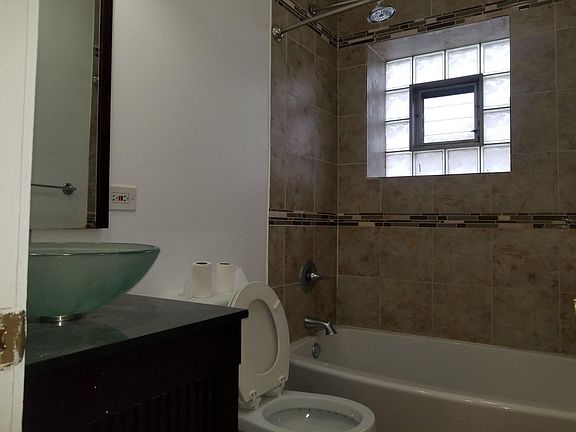 3rd image of 4547 S Emerald Ave #2F