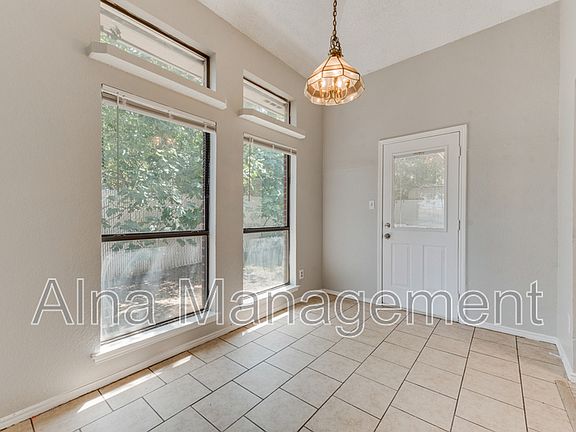 5th image of 6802 Running Creek Dr