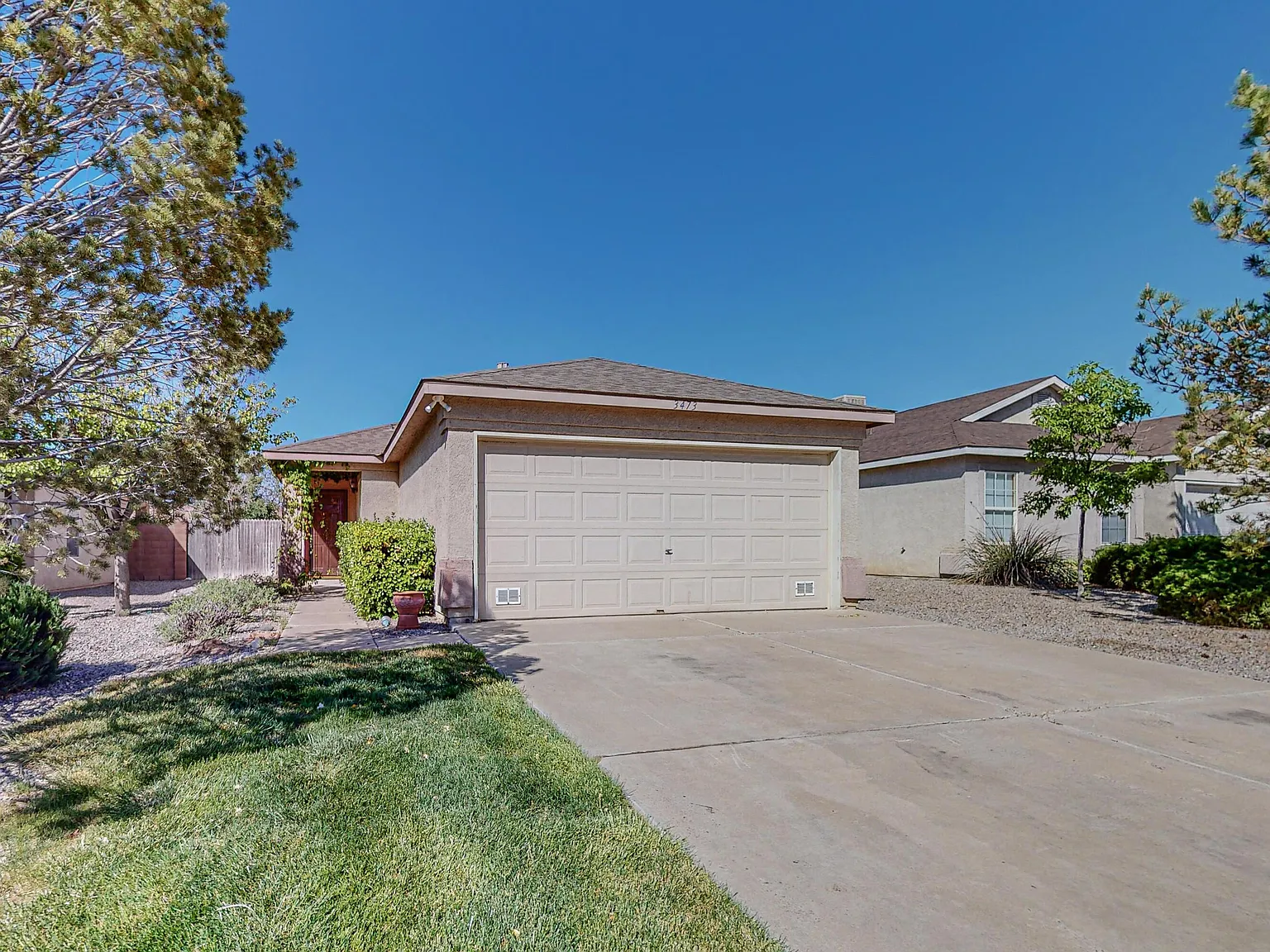 3 bed, 1121 sqft, $1,900 — Photo 3