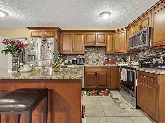 4th image of 2520 Carver Ave