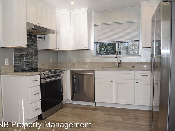 5th image of 731 Webster St