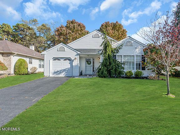 3rd image of 96 Sleepy Hollow Drive