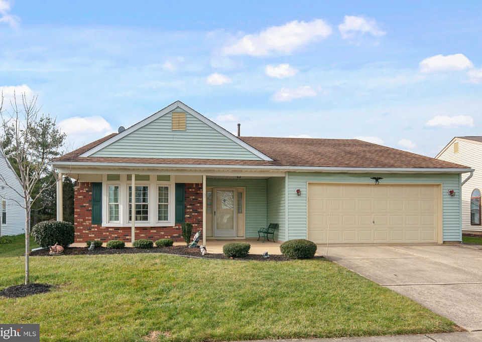 1st image of 22 Horseshoe Ln N